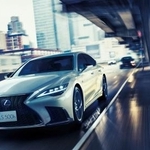 　トヨタ自動車が一部改良して発売したレクサスの「ＬＳ」