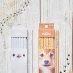 　三菱鉛筆「ユニ　パレット」シリーズの「もふエナガ」（左）と「シバイヌ」