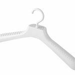 　ニトリの「乾きやすい消臭剤入りハンガー３本セット」