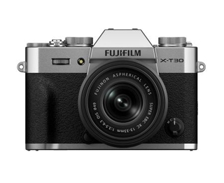 　富士フイルムが発売した「Ｘ-Ｔ３０３」（レンズ別売り）