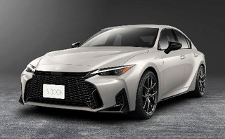 　トヨタ自動車が一部改良して発売したレクサスの「ＩＳ３００ｈ」（同社提供）