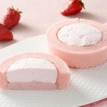 　ローソンの「ウチカフェ　プレミアムロールケーキ　とろける２層のストロベリー」