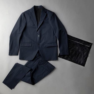 　全日空商事の「ＡＢＡＨＯＵＳＥ　ｆｏｒ　ＡＮＡ　トラベラーズセットアップスーツ」