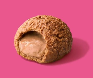 　ファミリーマートの「ザクほろシュー（チョコクリーム）」