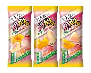 　赤城乳業の「大人なガリガリ君まる搾り白桃＆黄桃」