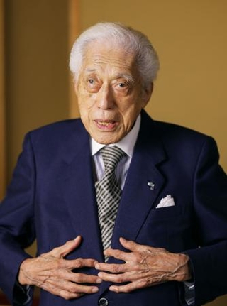 　学徒出陣の経験を振り返る、元特攻隊員で茶道裏千家前家元の千玄室さん＝２０２３年１０月、東京都新宿区