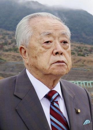 　鐘ケ江管一さん