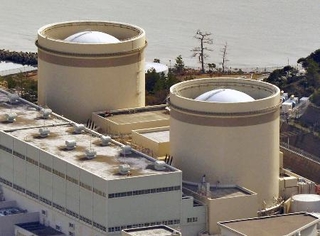 廃炉が決まった美浜１、２号機＝２０１６年１月、福井県美浜町