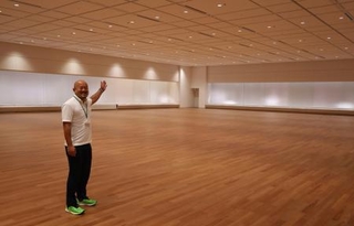 　鳥取県立美術館内の展示室＝２０日、鳥取県倉吉市