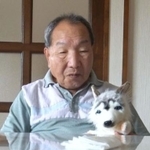 浜松市の自宅で過ごす袴田巌さん（袴田さん支援クラブ提供）