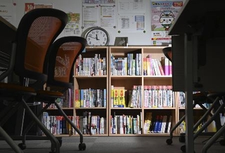 　キッズドアが開催する無料学習会の教室＝東京都中央区