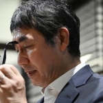 インタビューで涙ぐむ河井克行氏＝２０２４年９月、東京都渋谷区（小島健一郎撮影）