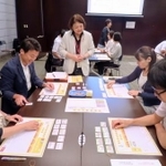 　大和証券グループ本社の金融経済教育研修に参加した教員ら＝７月、東京都千代田区