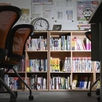 　キッズドアが開催する無料学習会の教室＝東京都中央区