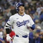 　レッズ戦で本塁打を放ち笑顔のドジャース・大谷翔平＝５月１７日、ロサンゼルス