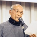 　詩を朗読する谷川俊太郎さん＝２０１５年