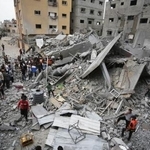 　イスラエル軍の空爆で破壊されたガザ地区中部ヌセイラトの建物＝５月１０日（ゲッティ＝共同）