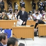 　兵庫県議会の百条委員会で、証人尋問に臨む斎藤元彦知事＝２０２４年９月６日