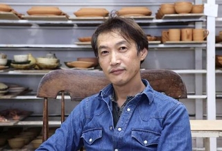 　陶芸家の工藤和彦さん＝北海道旭川市