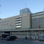 　老朽化が進む東京・渋谷のＮＨＫ放送センターは順次立て替え中だ＝２０２５年１月