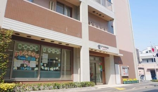　東京都の江戸川区児童相談所＝２５日午前