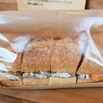 　ふなずしとチーズを挟んだサンドイッチ