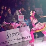 　アイスショーで、本田真凜さんの演技に盛り上がる観客＝１月、オーヴィジョンアイスアリーナ福岡