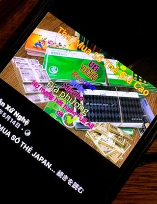 　フェイスブック上でさまざまな銀行口座の売却を持ちかけるベトナム語の投稿。高額で買い取るとの内容が記されている