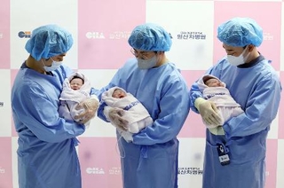 　２０２５年の元日に生まれた赤ちゃん＝韓国・高陽（聯合＝共同）