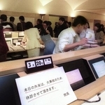 　地下鉄サリン事件への対応のため、外来の受け入れを停止した聖路加国際病院＝１９９５年３月２０日、東京都中央区