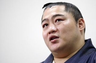 　能登半島地震から１年のインタビューで故郷を語る遠藤＝２０２４年１２月、両国国技館