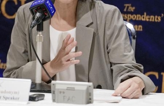 　記者会見する検事のひかりさん（仮名）＝２０２５年５月２１日、東京都千代田区