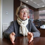 　カナダ・セントジョンで取材に応じるリアドン市長＝４月（共同）