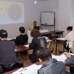 　「歴史のみえるまちづくり協会」が開いた、語り部を育成するための説明会＝２０２５年４月、福井市