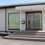 　鳥取市の徳吉薬局本社＝４月