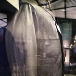 　米ＣＩＡの「博物館」に展示されていた、イラクのフセイン大統領のジャケット＝２月、バージニア州ラングレー（共同）