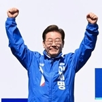 　ソウル中心部で支持を訴える野党「共に民主党」の李在明前代表＝１２日（共同）