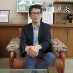 　取材に応じる平林浩一さん＝２０２５年３月、東京都狛江市