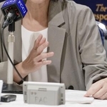 　記者会見する検事のひかりさん（仮名）＝２０２５年５月２１日、東京都千代田区