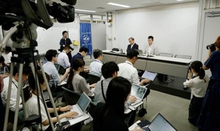 　財務省から森友学園問題を巡る関連文書が開示され、元近畿財務局職員赤木俊夫さんの妻雅子さん側の弁護団が開いた記者会見＝１１日午後、大阪市北区