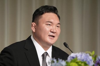 　日本相撲協会を退職し、記者会見する元宮城野親方の白鵬翔さん＝９日、東京都千代田区(
