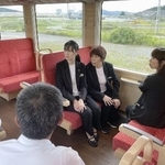 　東日本大震災で被災した岩手県の三陸鉄道を視察し、「語り部」の研修を受ける第三セクターのと鉄道の社員ら＝２０２４年７月（同鉄道提供）