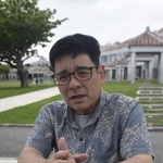 　沖縄戦での行政の責任について話す沖縄国際大の川満彰・非常勤講師＝５月２８日、沖縄県糸満市