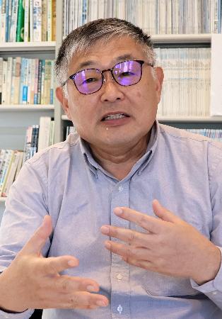 　島の館の中園成生館長＝２０２５年５月４日