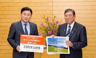 　３月、石破首相（右）と面会した楽天グループの三木谷浩史会長兼社長＝首相官邸