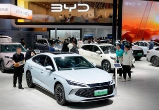 　上海国際モーターショーに出展したＢＹＤのブース＝４月、中国上海市（共同）