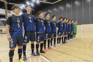 　「ソーシャルフットボール」のアジア大会に臨む日本代表＝１月、堺市（日本ソーシャルフットボール協会提供）