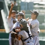 　２０２４年８月の第１０６回全国高校野球選手権大会で初優勝し、真夏の日差しの中で喜びを爆発させる京都国際の選手たち＝甲子園球場