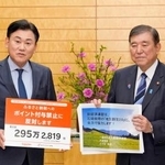 　３月、石破首相（右）と面会した楽天グループの三木谷浩史会長兼社長＝首相官邸