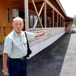 　山形県戸沢村の仮設住宅で暮らす佐藤一春さん＝１２日